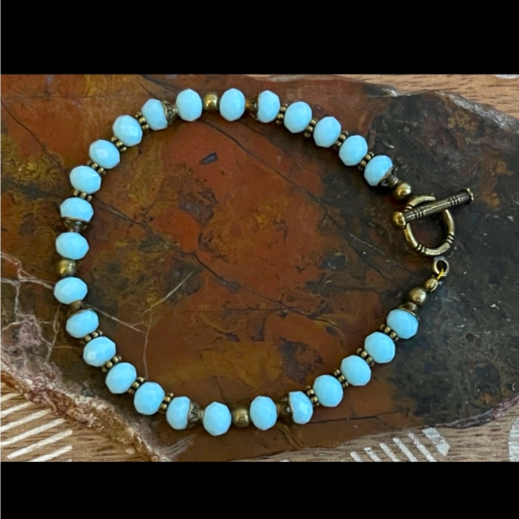Beautiful Vintage Pale Blue Faceted Glass Rondel Beaded Bracelet